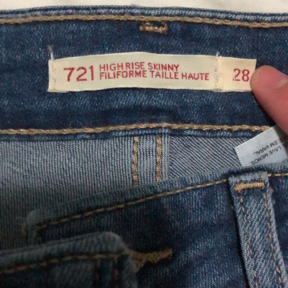 Never worn Levi Ankle crop skinny jeans with leaf pattern at hem - Picture 3 of 4